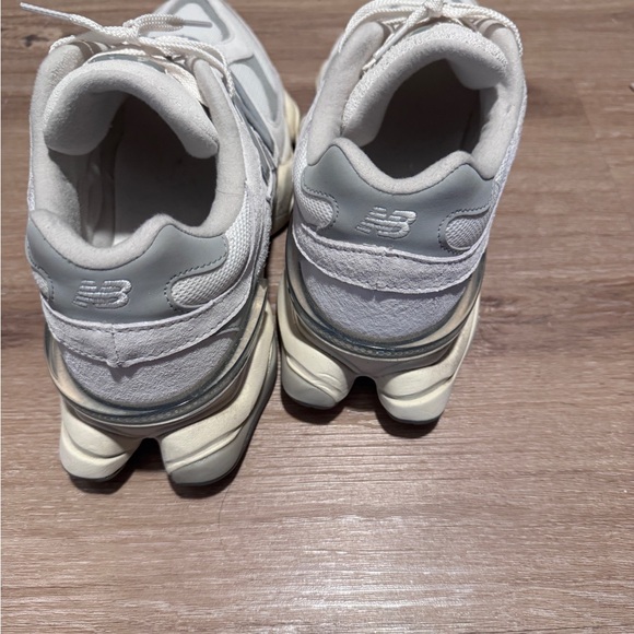 New Balance 9060 Sea Salt with concrete and silver metallic - Picture 3 of 7